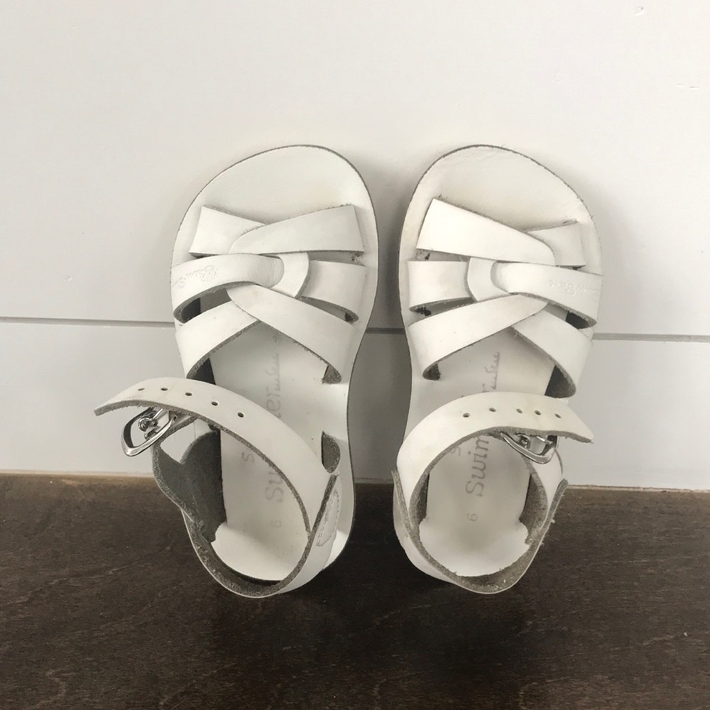 Salt water shoes swimmer size 6.